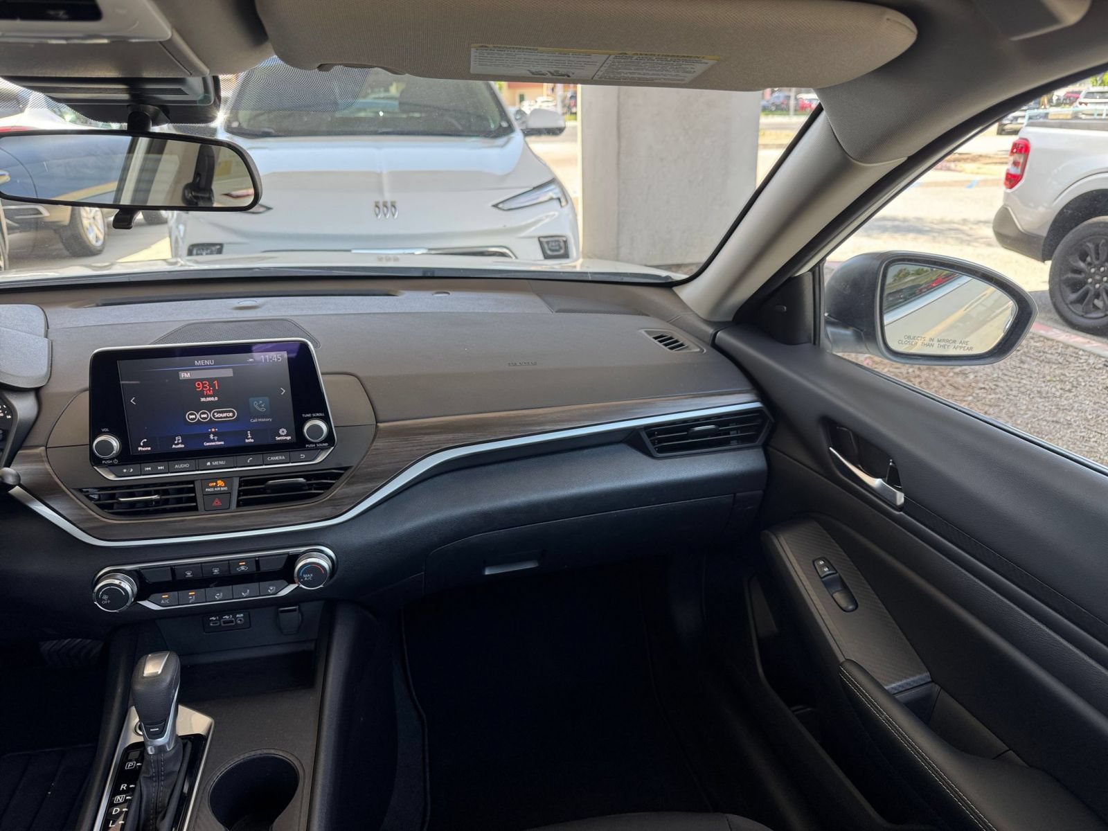 Used 2025 Nissan Altima 2.5 SV FWD image 35