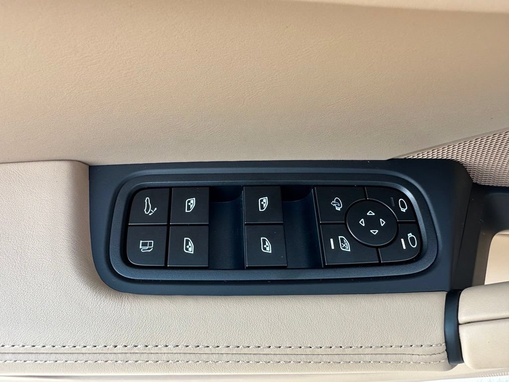 Used 2026 Porsche Cayenne E-Hybrid AWD/4WD image 18