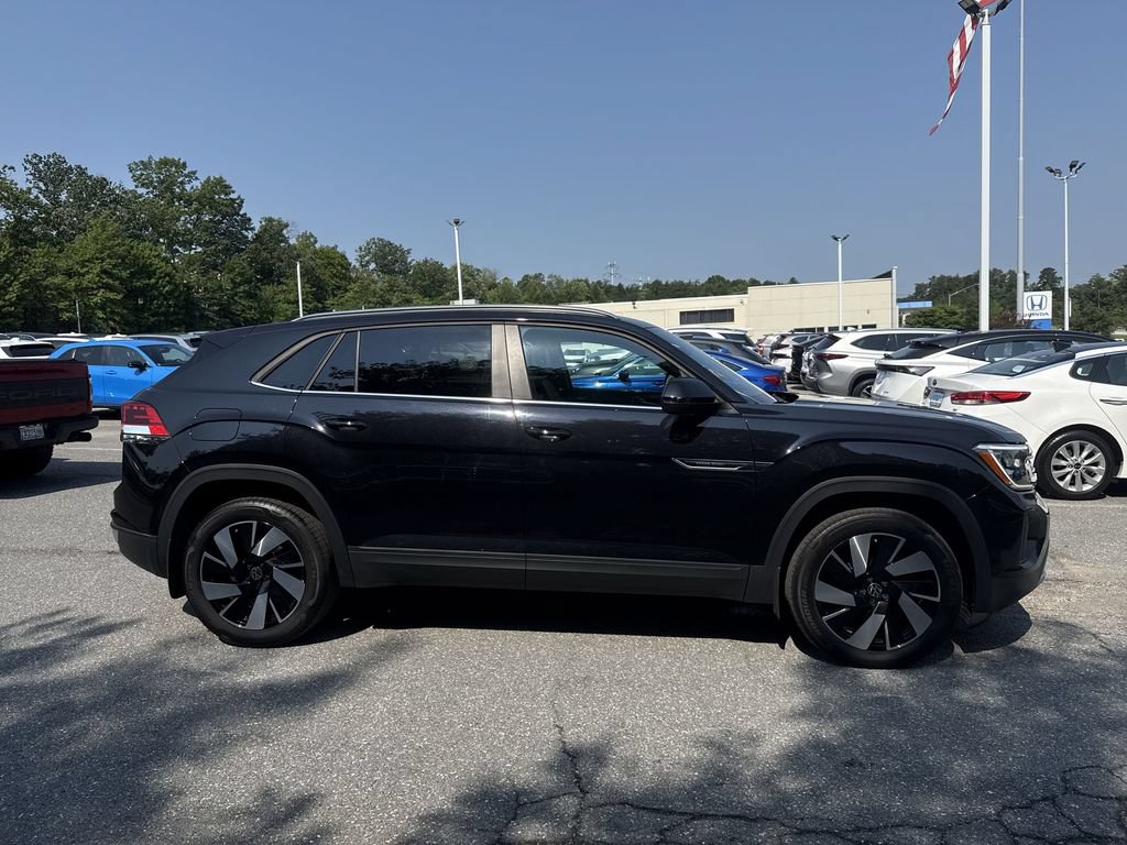 Used 2024 Volkswagen Atlas Cross Sport SE w/ Adventure Package AWD/4WD image 9