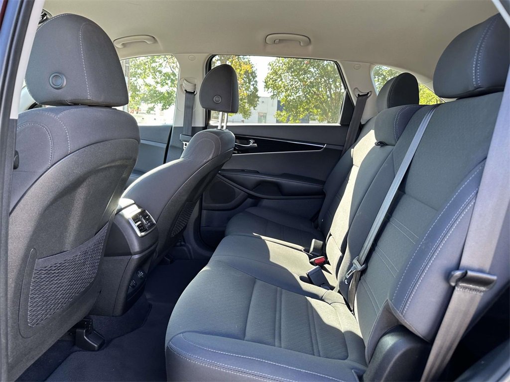 Used 2019 Kia Sorento LX image 19