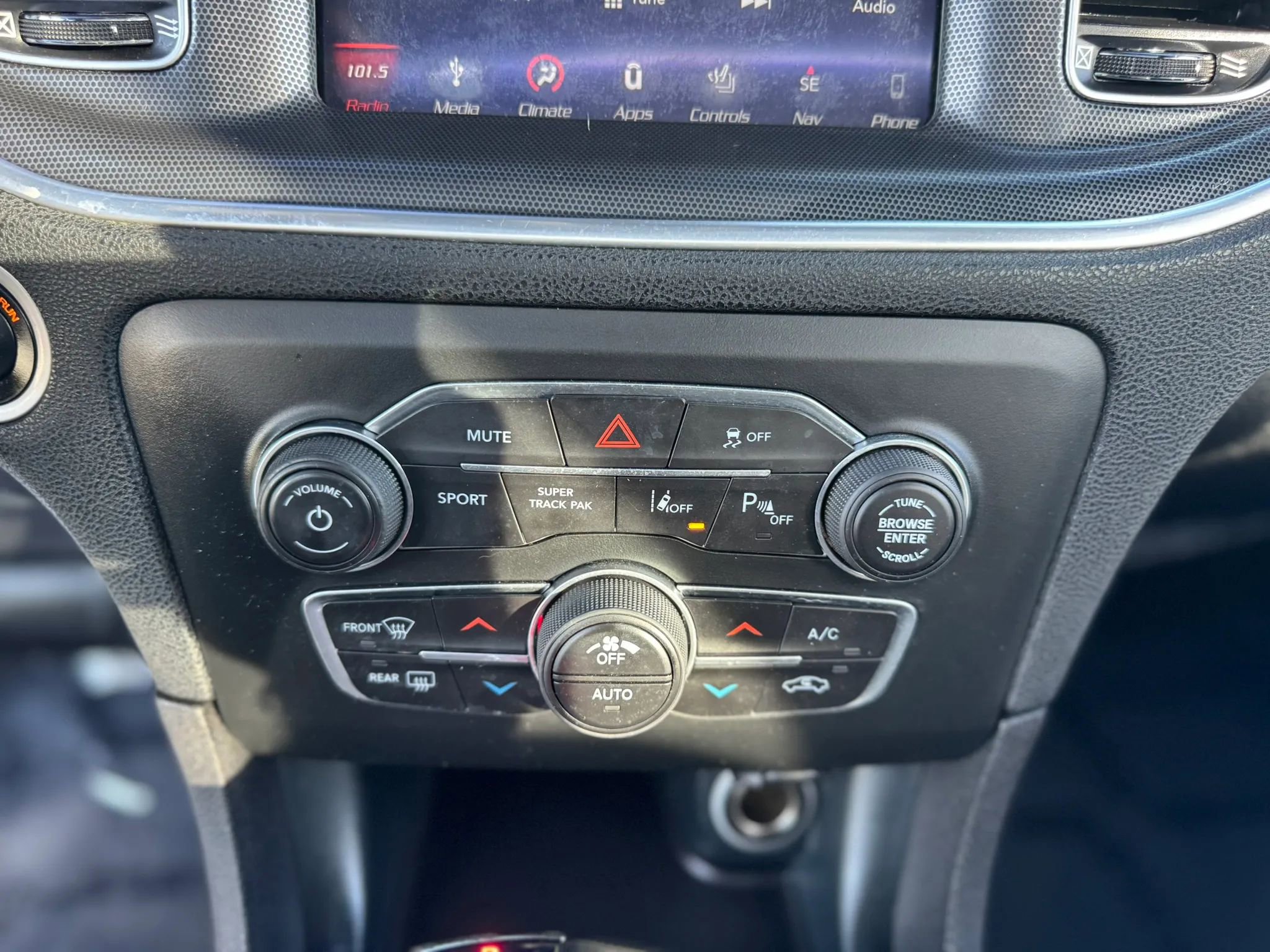 Used 2018 Dodge Charger R/T Scat Pack RWD image 19