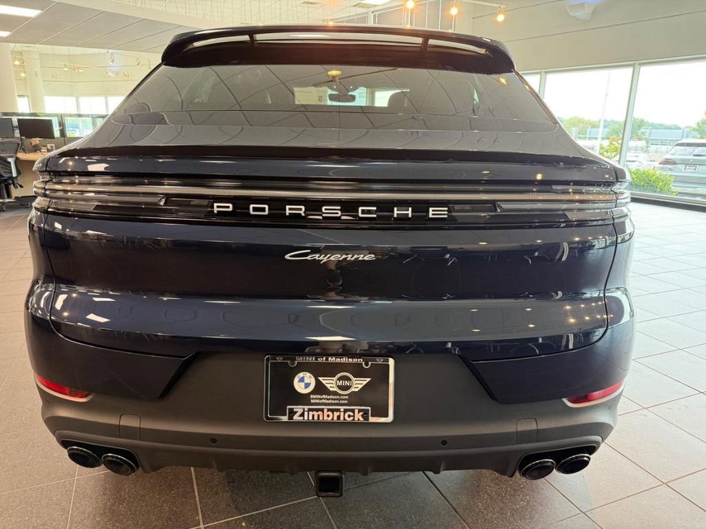 Used 2024 Porsche Cayenne Coupe image 3