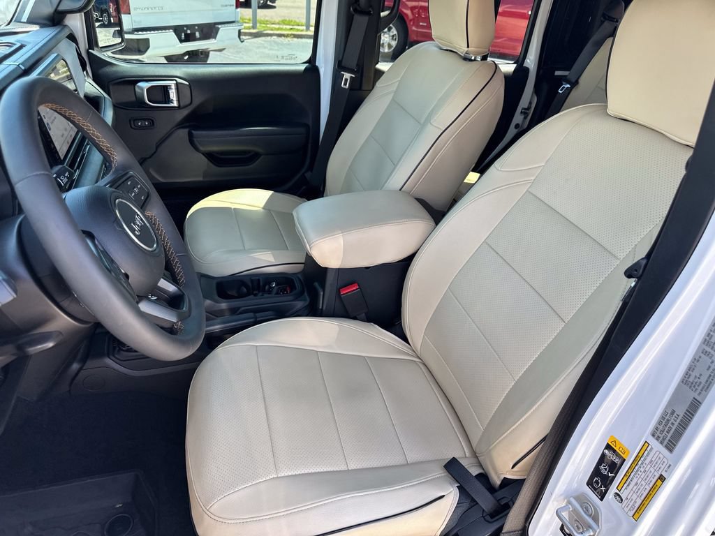 Used 2024 Jeep Gladiator Sport AWD/4WD image 19