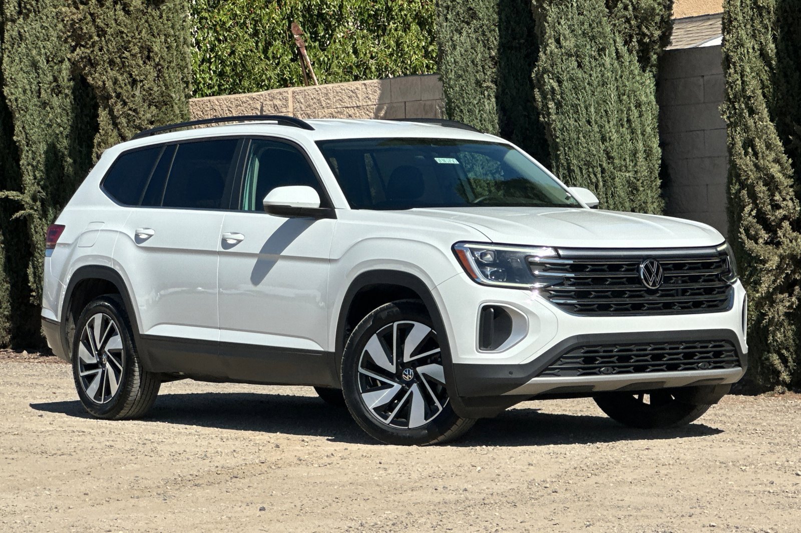 Certified 2024 Volkswagen Atlas SE image 2