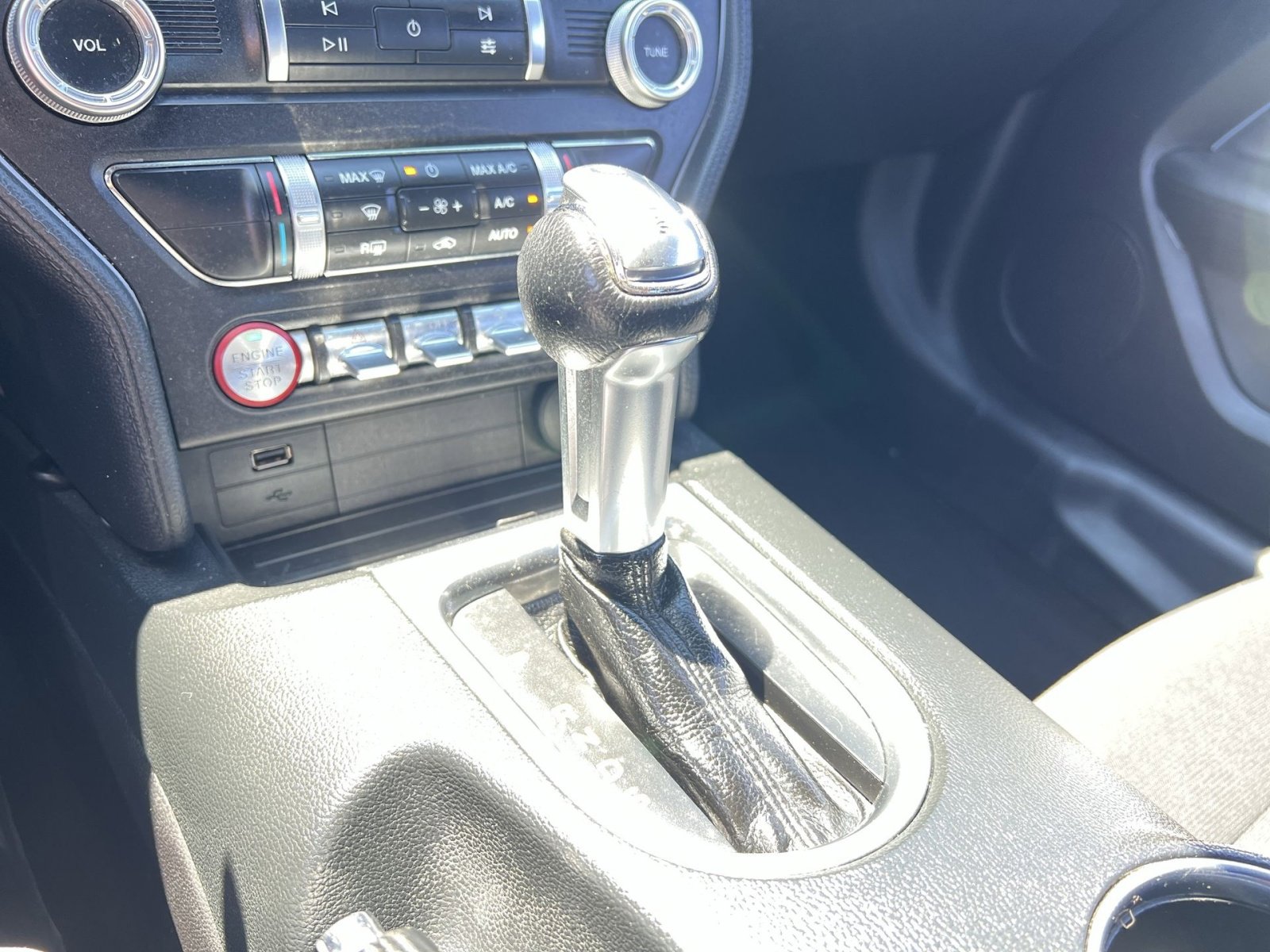 Used 2019 Ford Mustang Coupe w/ Equipment Group 101A RWD image 29