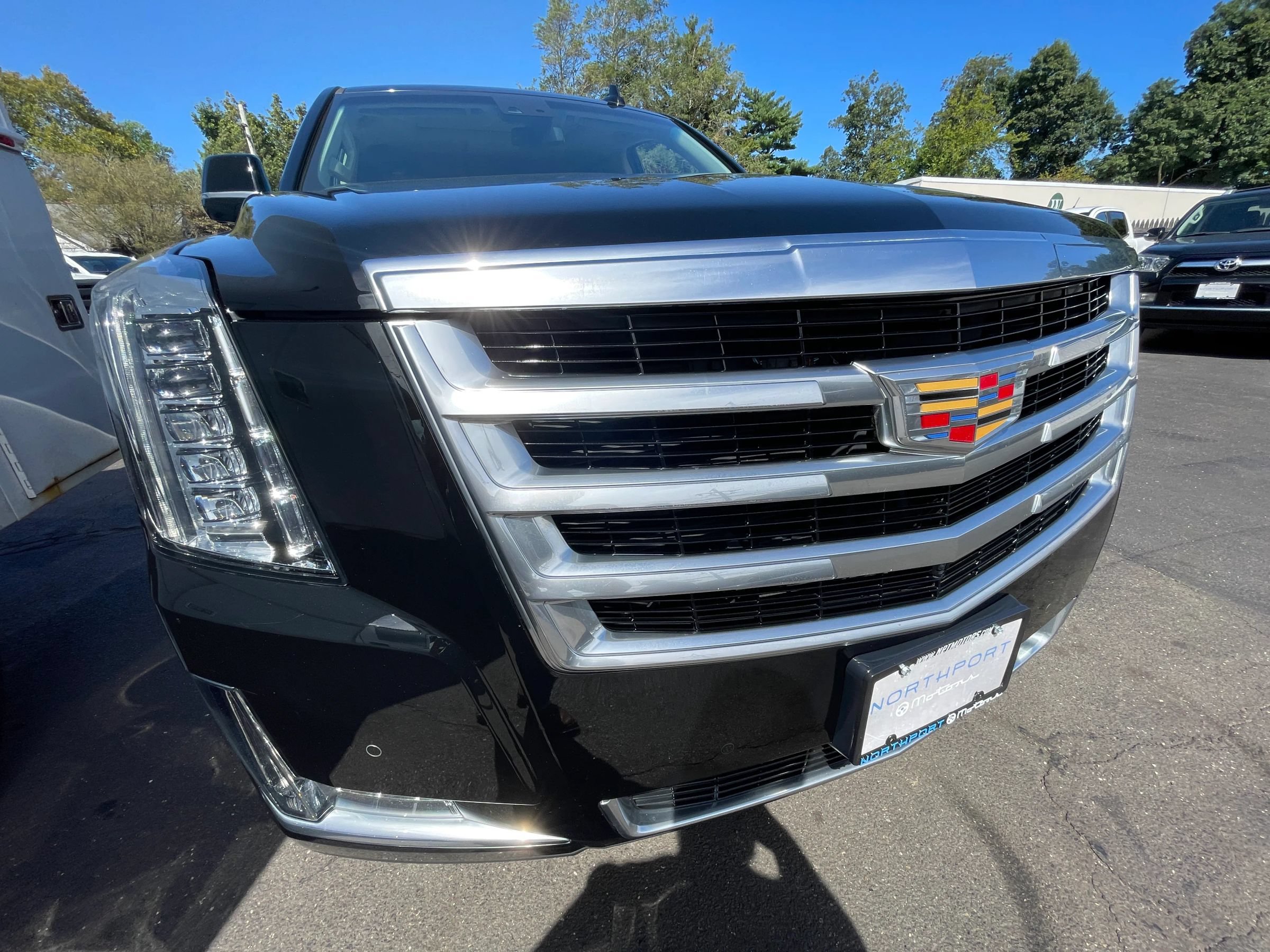 Used 2017 Cadillac Escalade Premium Luxury AWD/4WD image 38