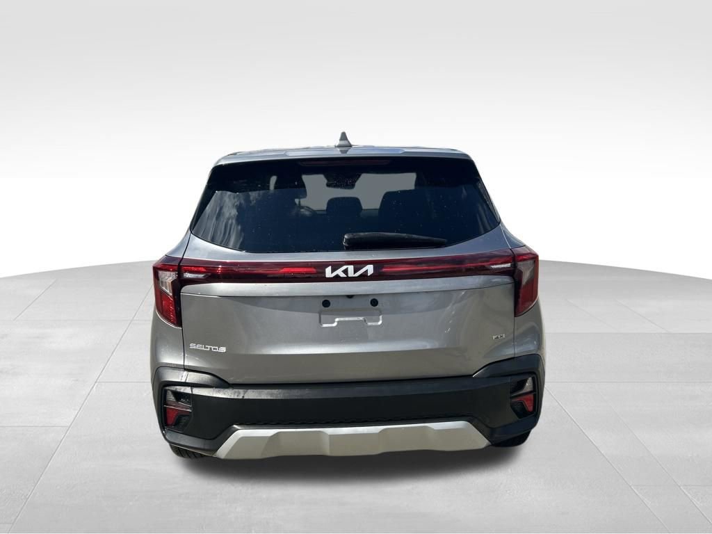 Used 2024 Kia Seltos LX image 4