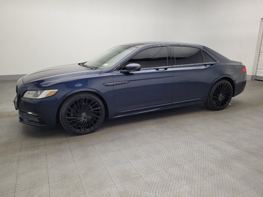 Used 2017 Lincoln Continental Select image 2