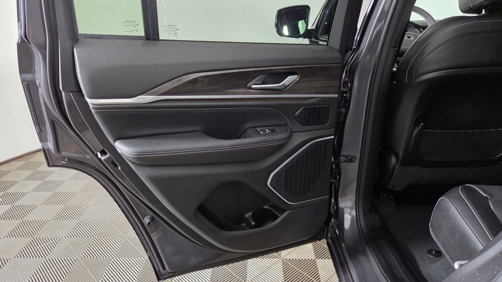 New 2026 Jeep Grand Cherokee Limited image 29