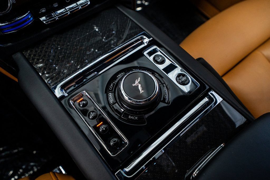 Used 2022 Rolls-Royce Cullinan Black Badge AWD/4WD image 48