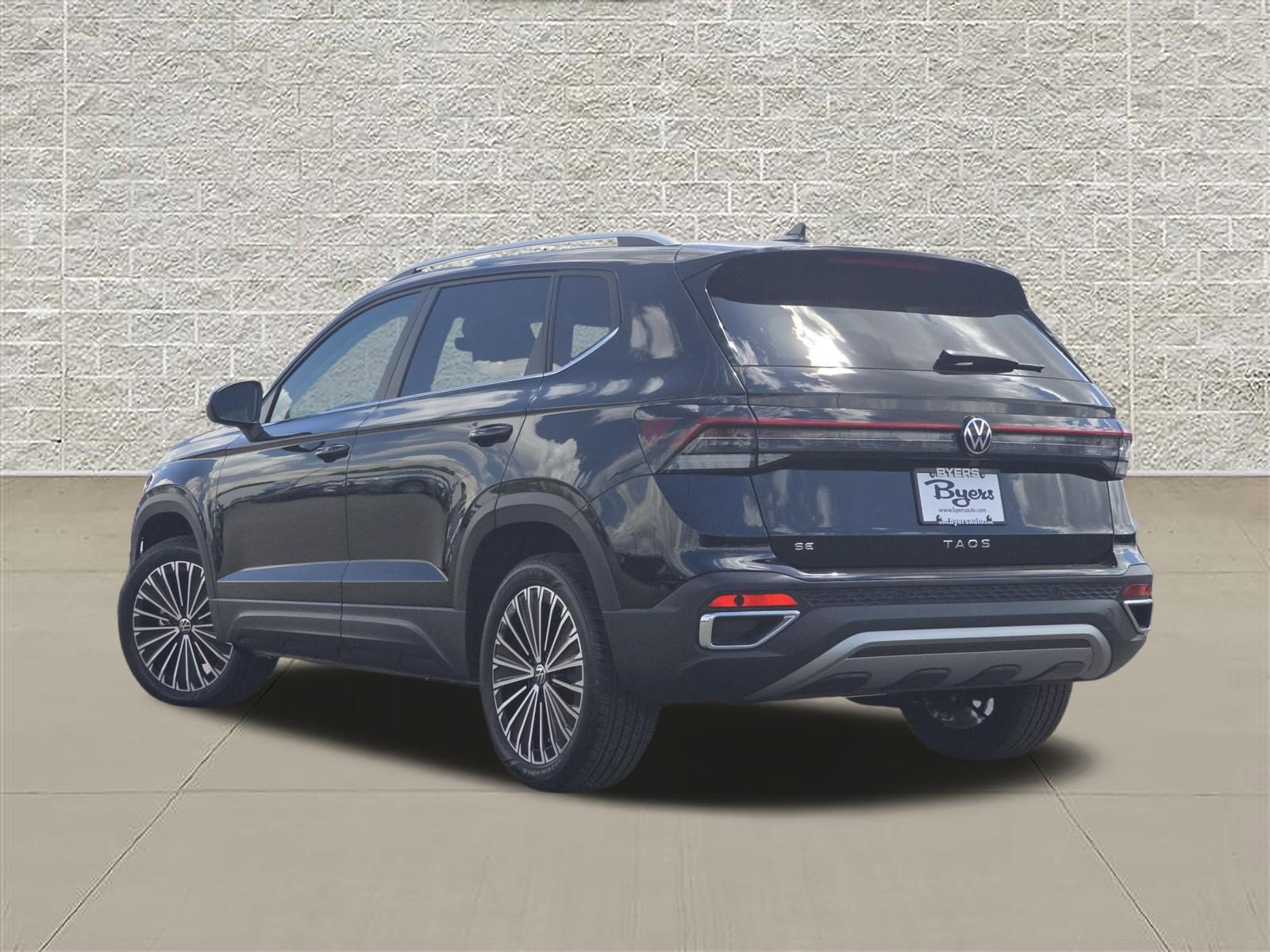 New 2026 Volkswagen Taos SE FWD image 5