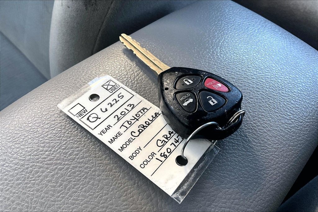 Used 2013 Toyota Corolla LE FWD image 11