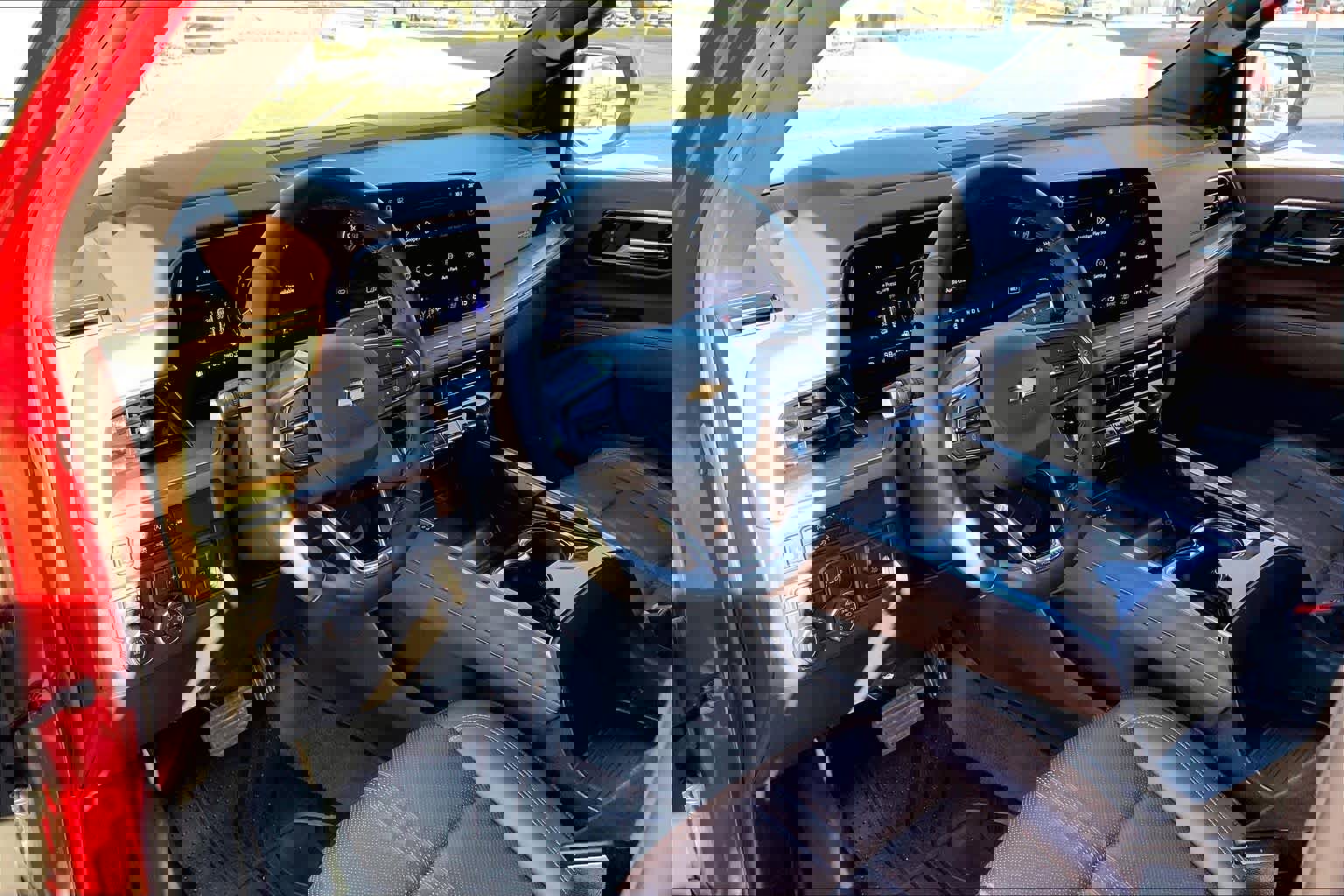 Certified 2025 Chevrolet Tahoe High Country w/ Sun And Tow Package image 16