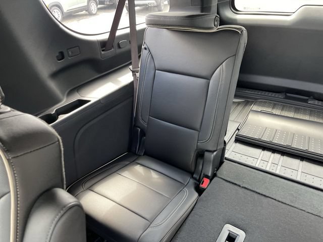 New 2026 Chevrolet Suburban Premier w/ Sun And Tow Package AWD/4WD image 24