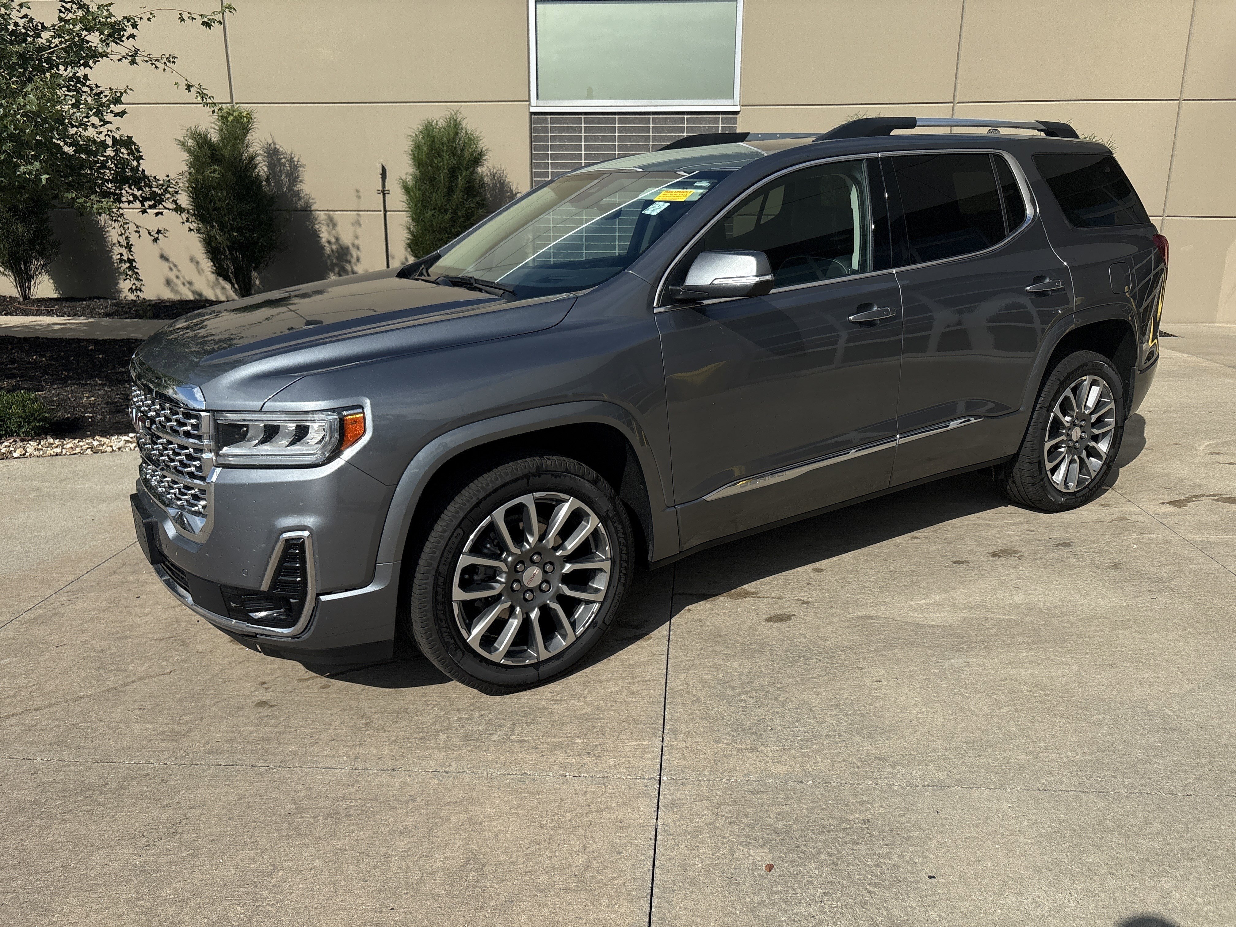 Used 2021 GMC Acadia Denali w/ Denali Technology Package image 5