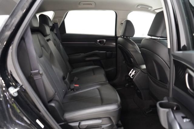 Used 2024 Kia Sorento S image 37