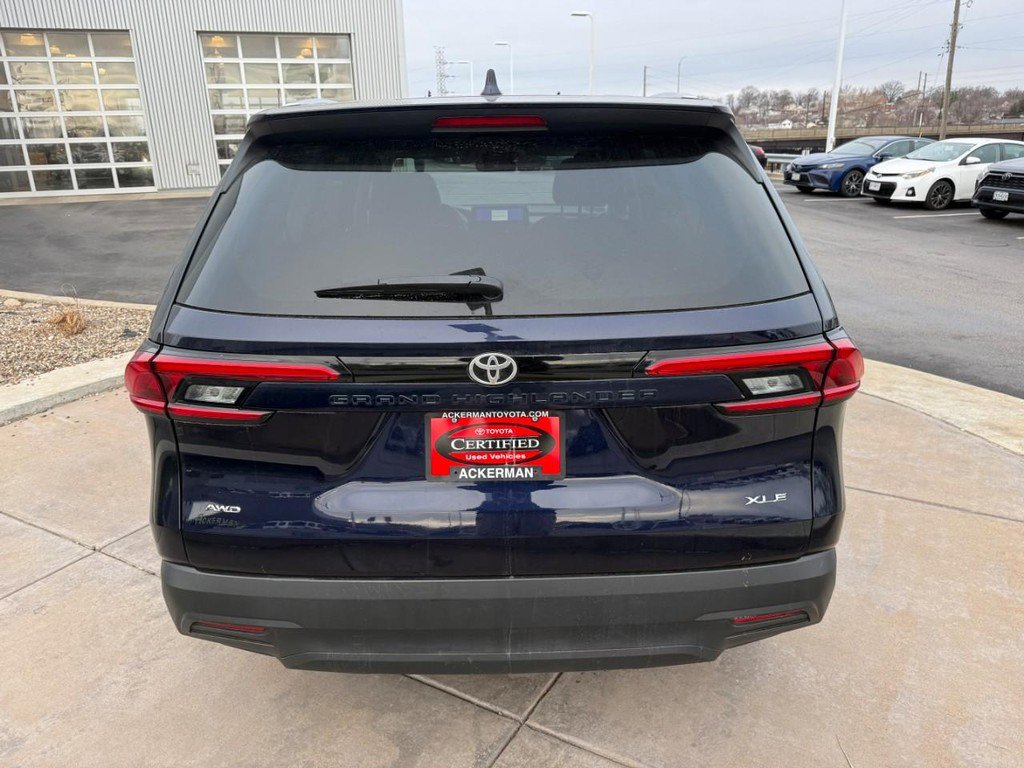 Certified 2024 Toyota Grand Highlander AWD image 10