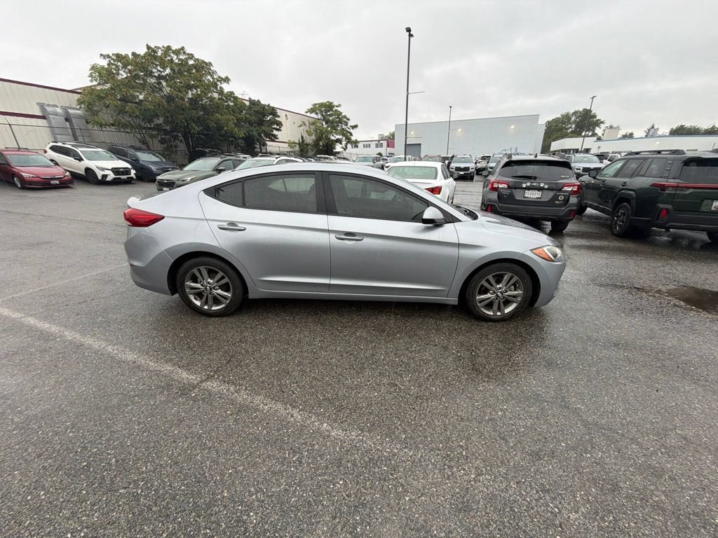 Used 2017 Hyundai Elantra SE FWD image 2