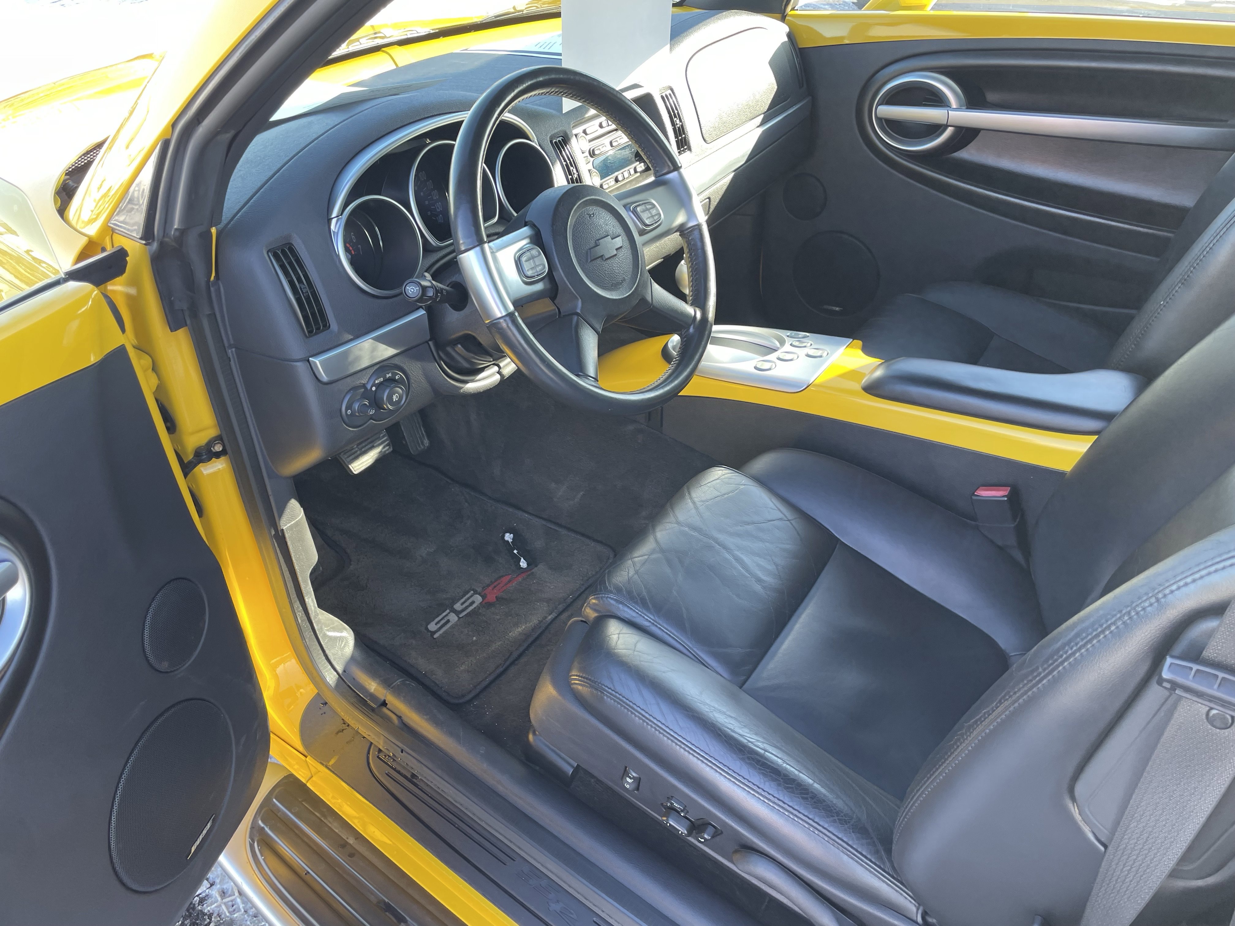 Used 2003 Chevrolet SSR w/ Preferred Equipment Group RWD image 11