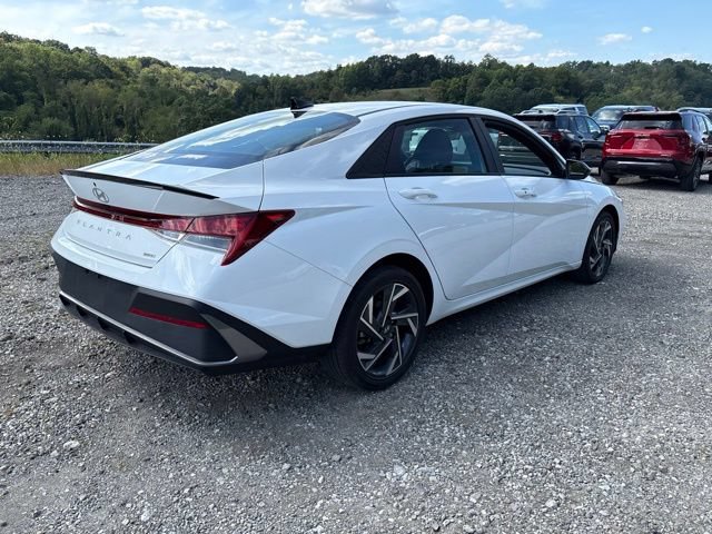 Used 2025 Hyundai Elantra SEL FWD image 5