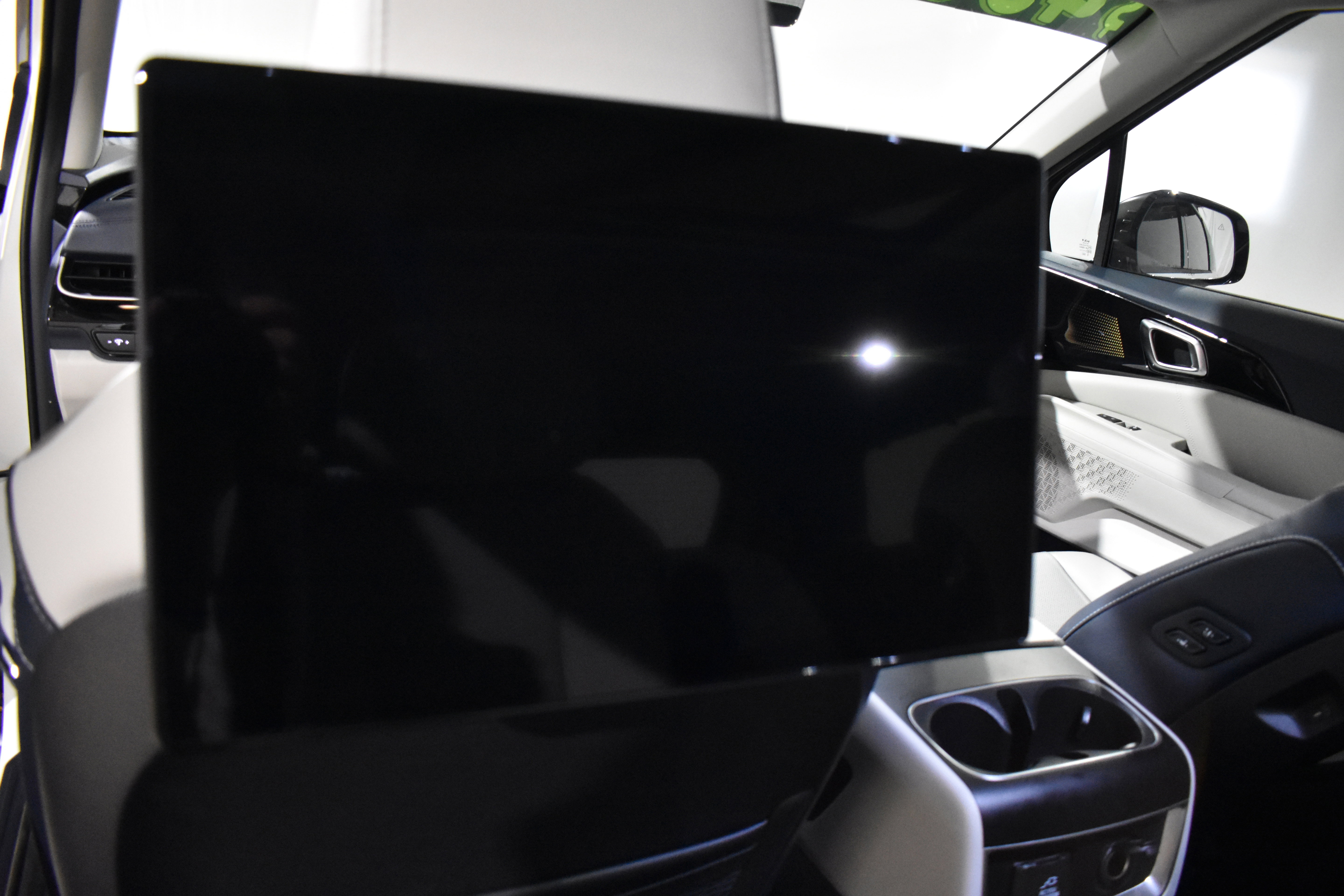 Used 2025 Kia Carnival SX Prestige image 30