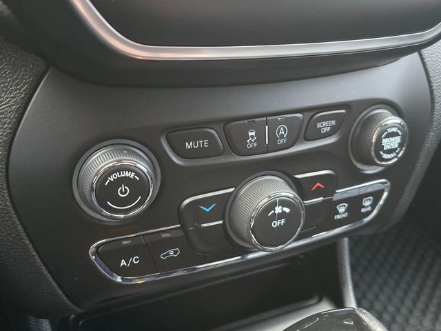 Used 2021 Jeep Cherokee Latitude Plus image 26