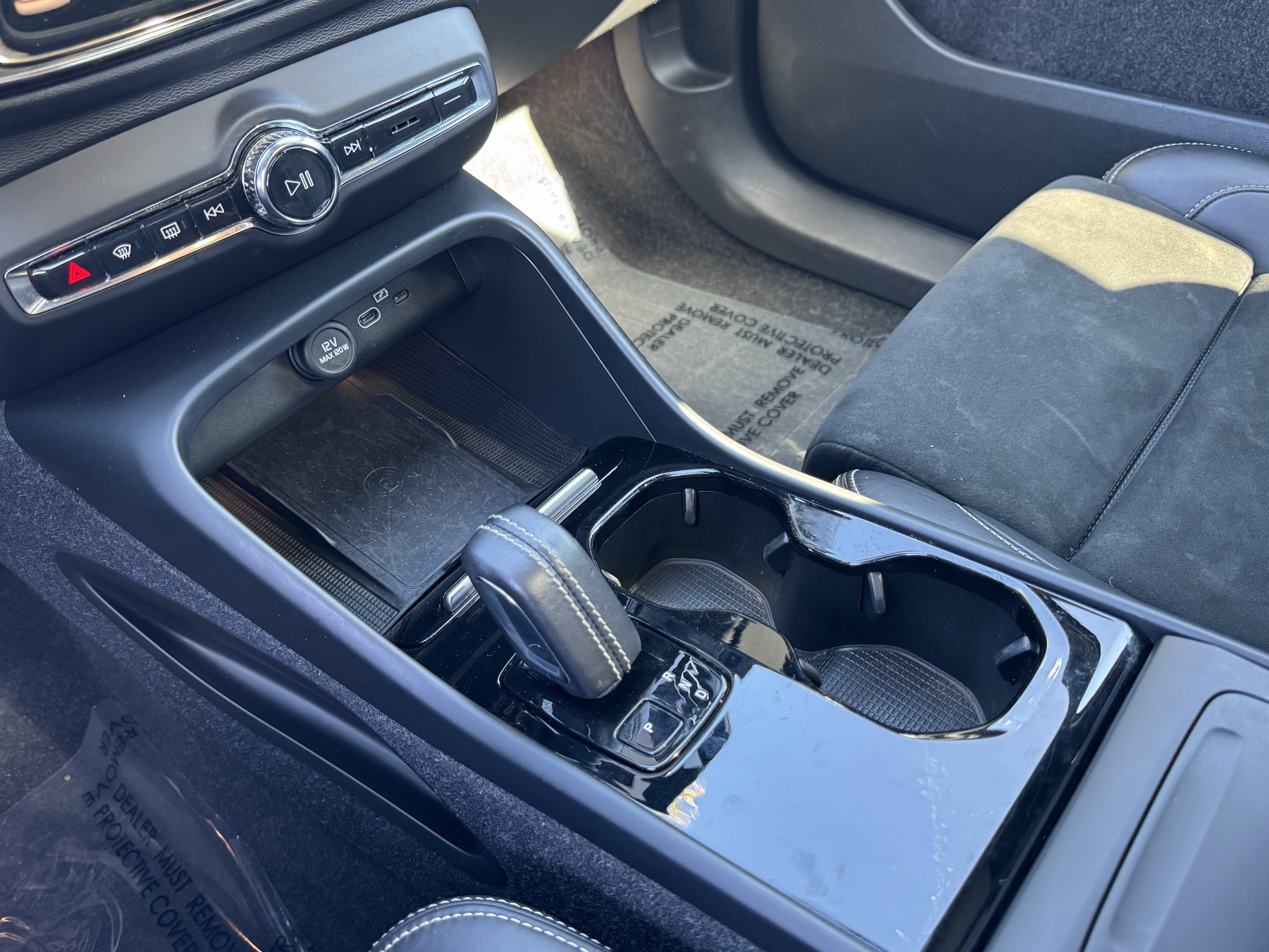 Used 2022 Volvo XC40 P8 Recharge Ultimate image 26