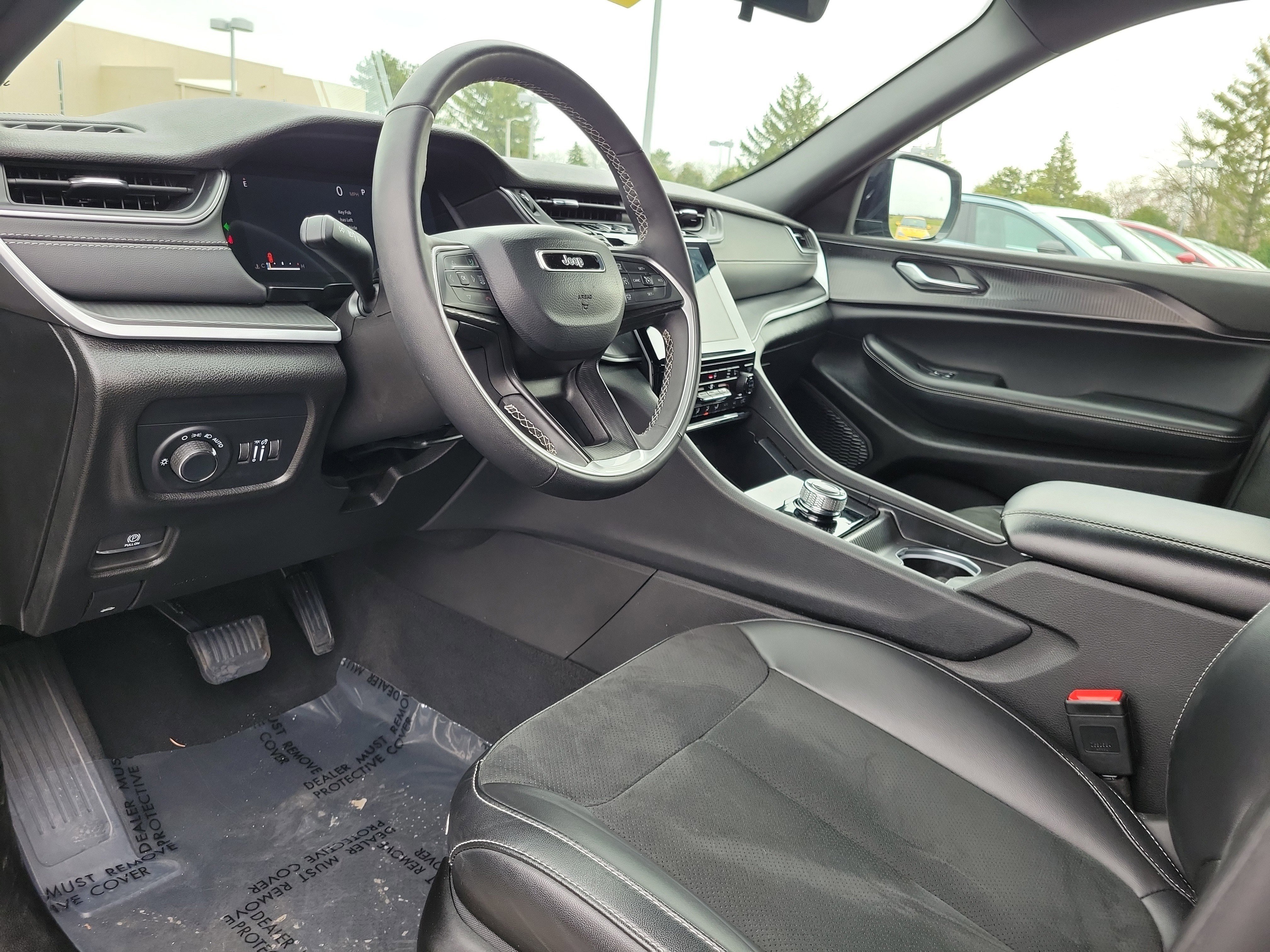 Used 2025 Jeep Grand Cherokee L Laredo image 19