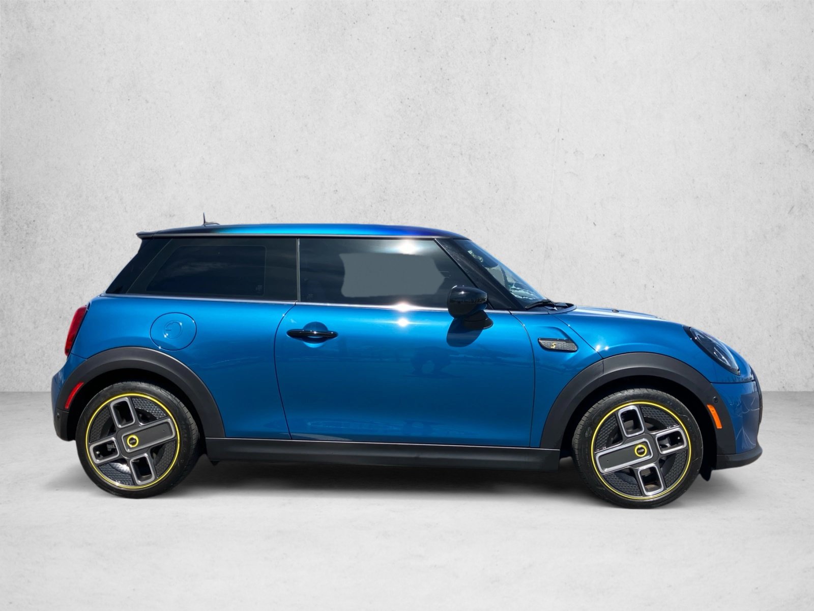 Used 2024 MINI Cooper SE FWD video 4