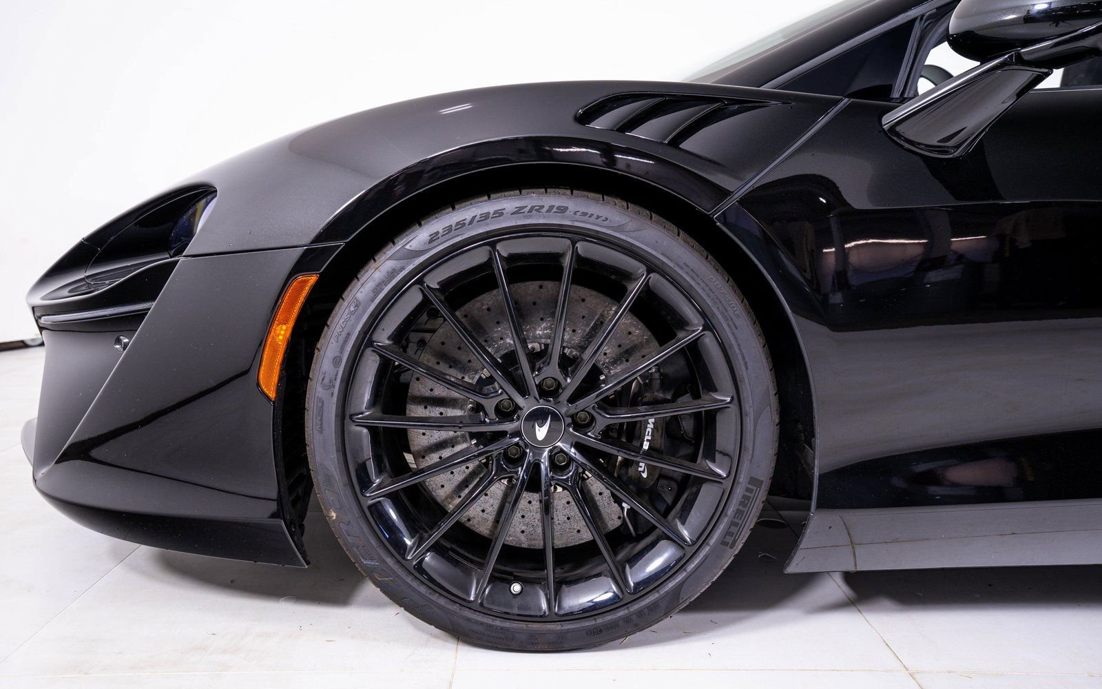 Used 2025 McLaren Artura Spider image 14