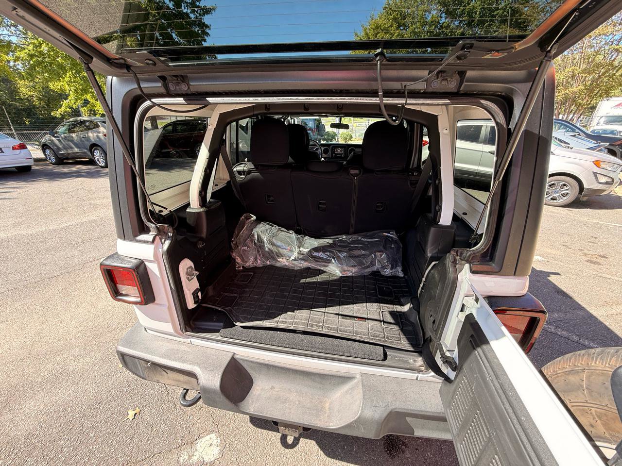 Used 2018 Jeep Wrangler Unlimited Sport S image 19