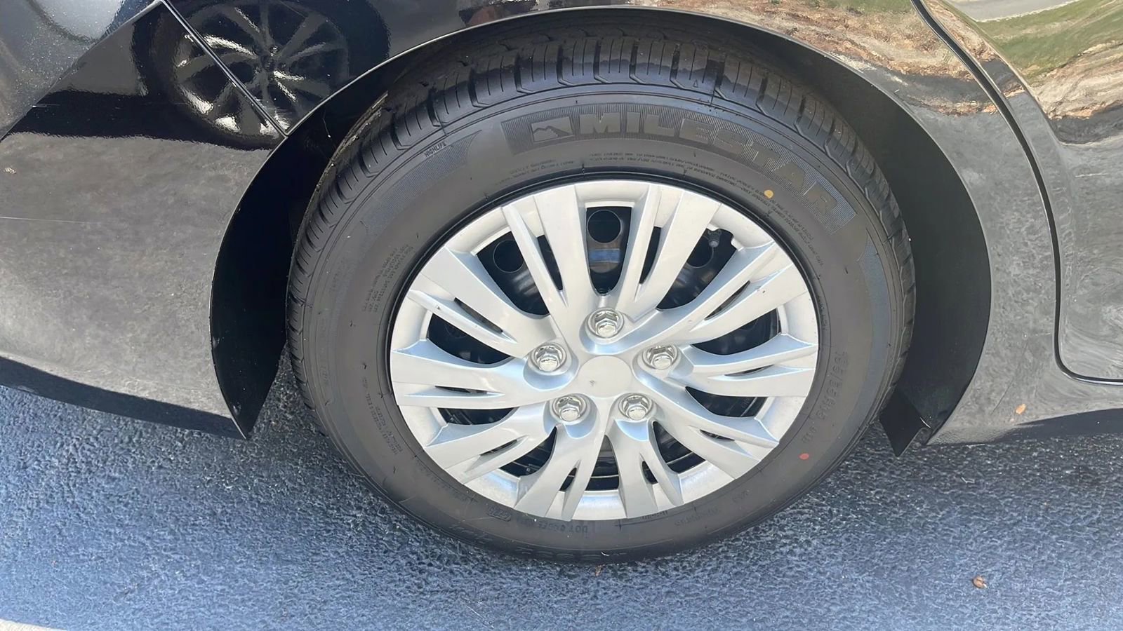 Used 2017 Hyundai Elantra SE FWD image 29