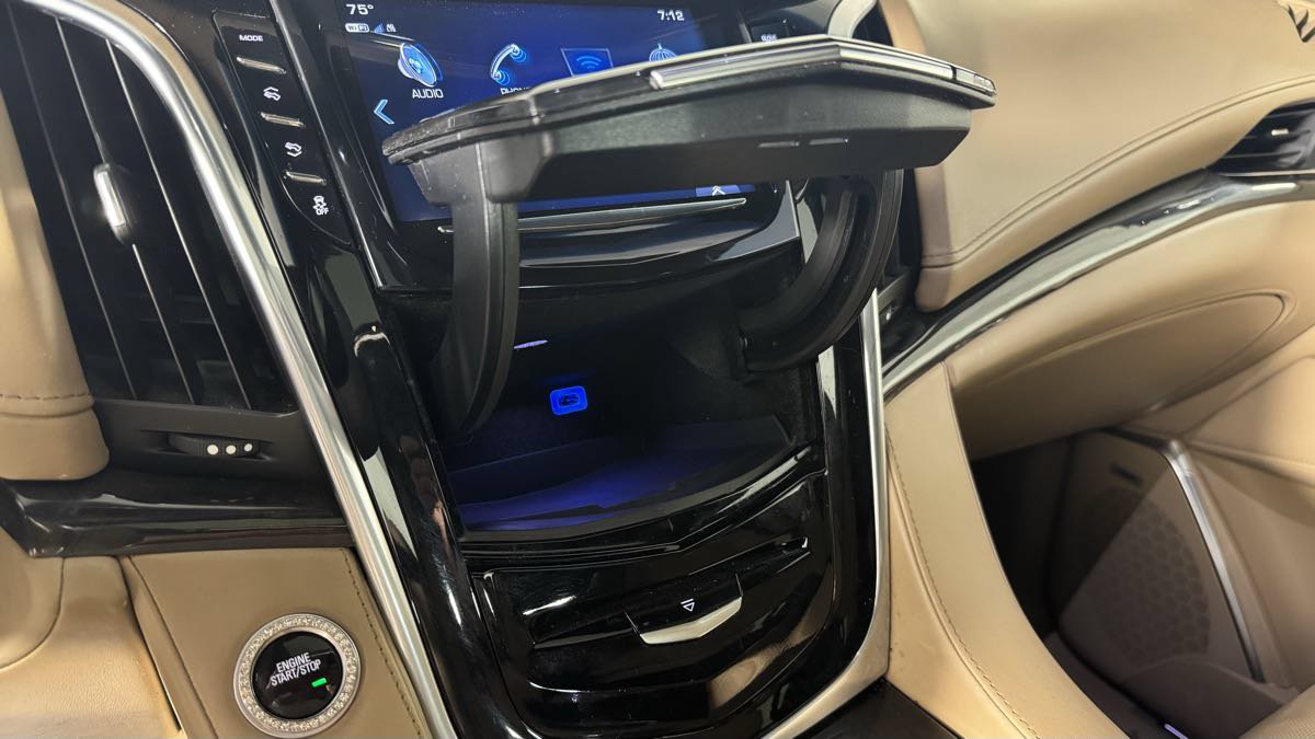 Used 2019 Cadillac Escalade Platinum AWD/4WD image 31