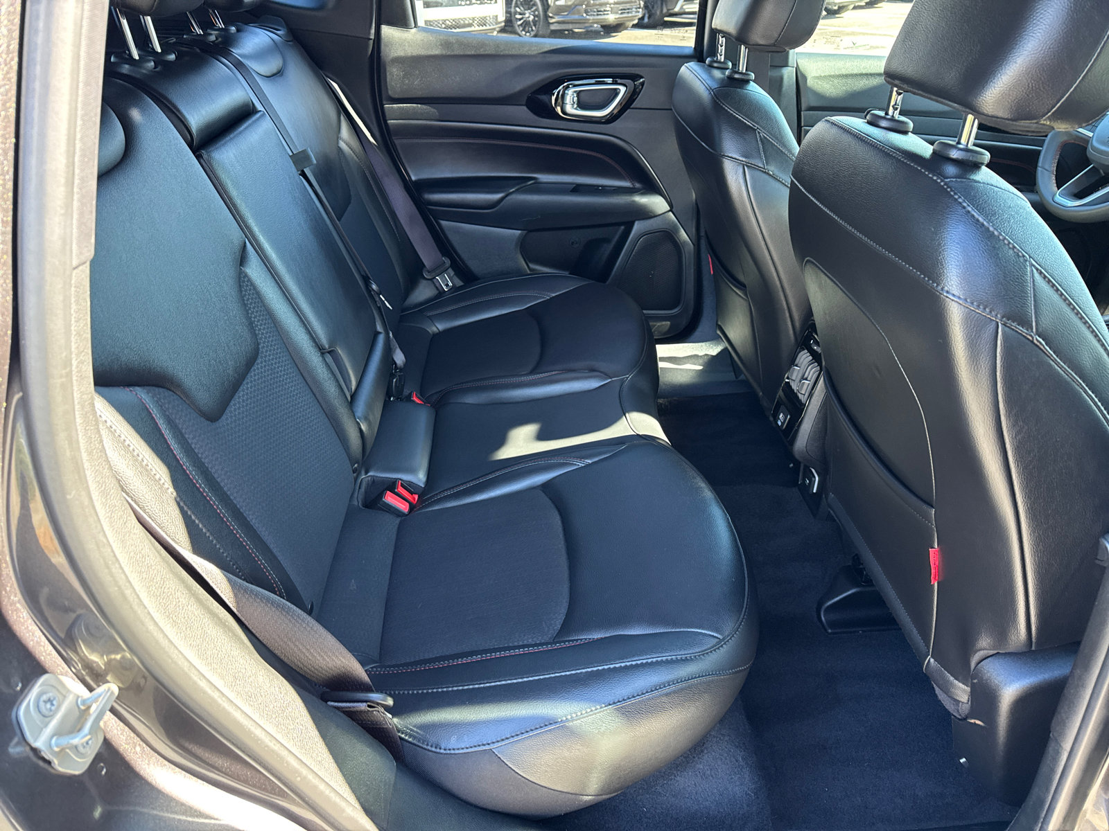 Used 2023 Jeep Compass Trailhawk image 15