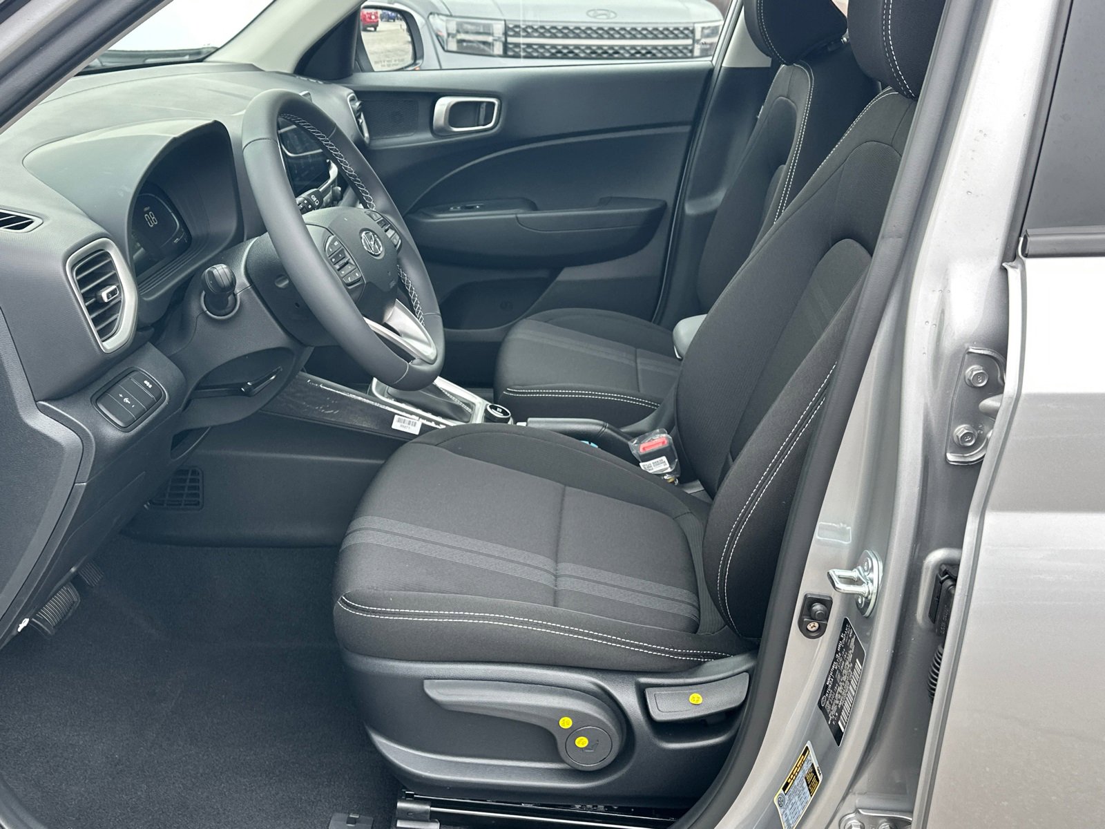 New 2025 Hyundai Venue SEL image 9