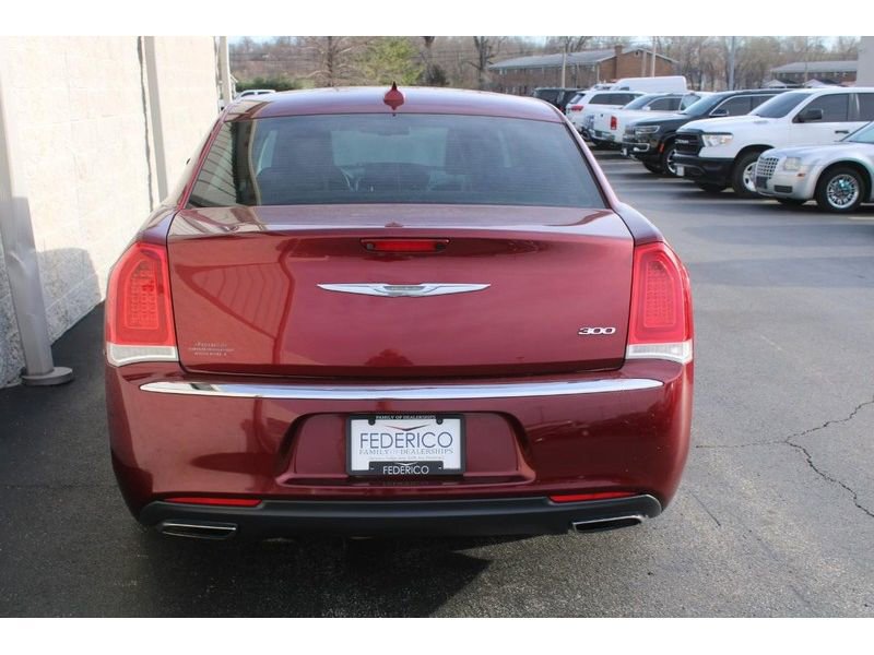 Used 2016 Chrysler 300 Limited image 4