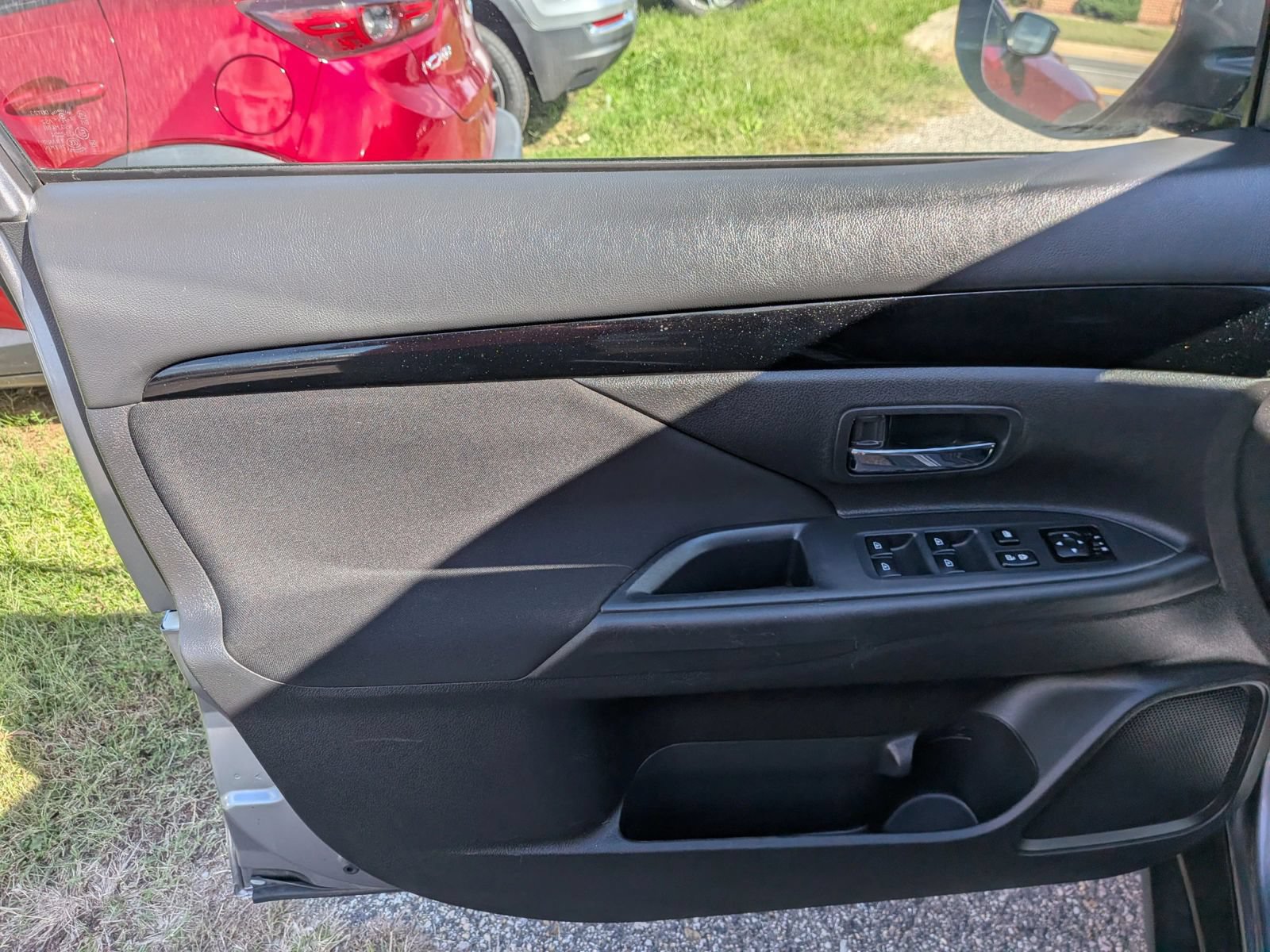 Used 2020 Mitsubishi Outlander ES FWD image 17