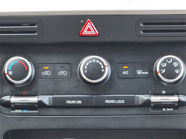 Used 2023 Kia Carnival LX image 30