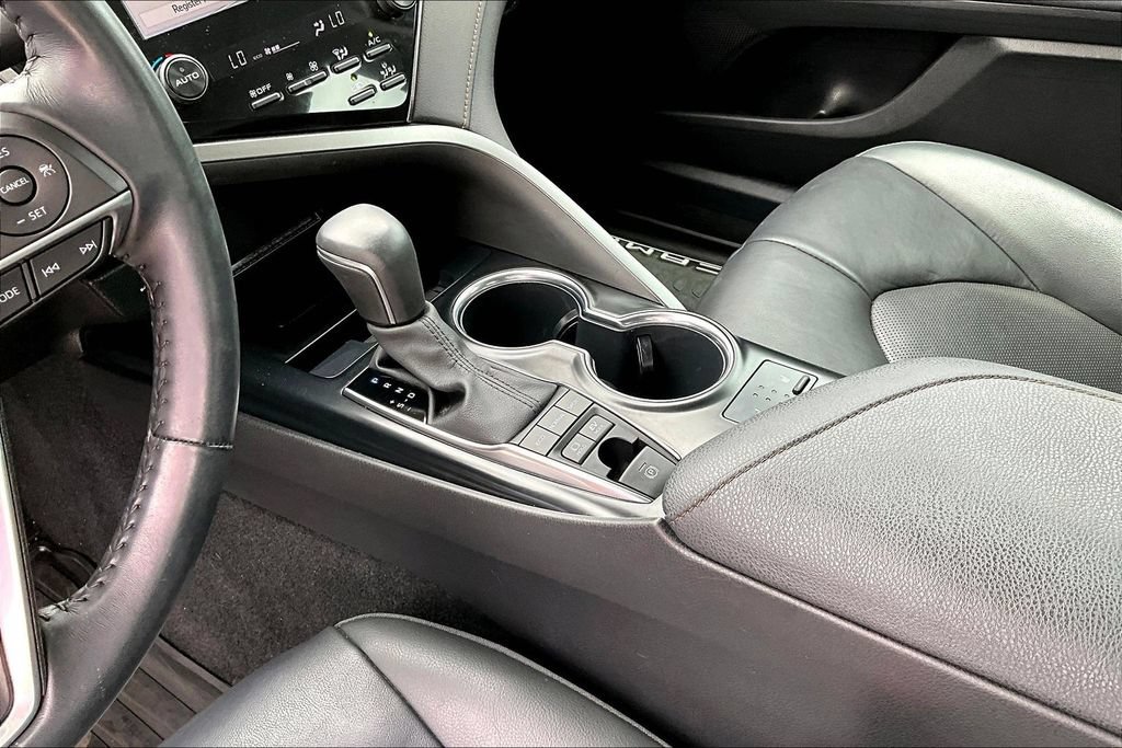 Used 2020 Toyota Camry XLE w/ Sunroof Package FWD image 16