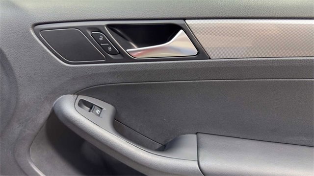 Used 2018 Volkswagen Jetta SE image 14