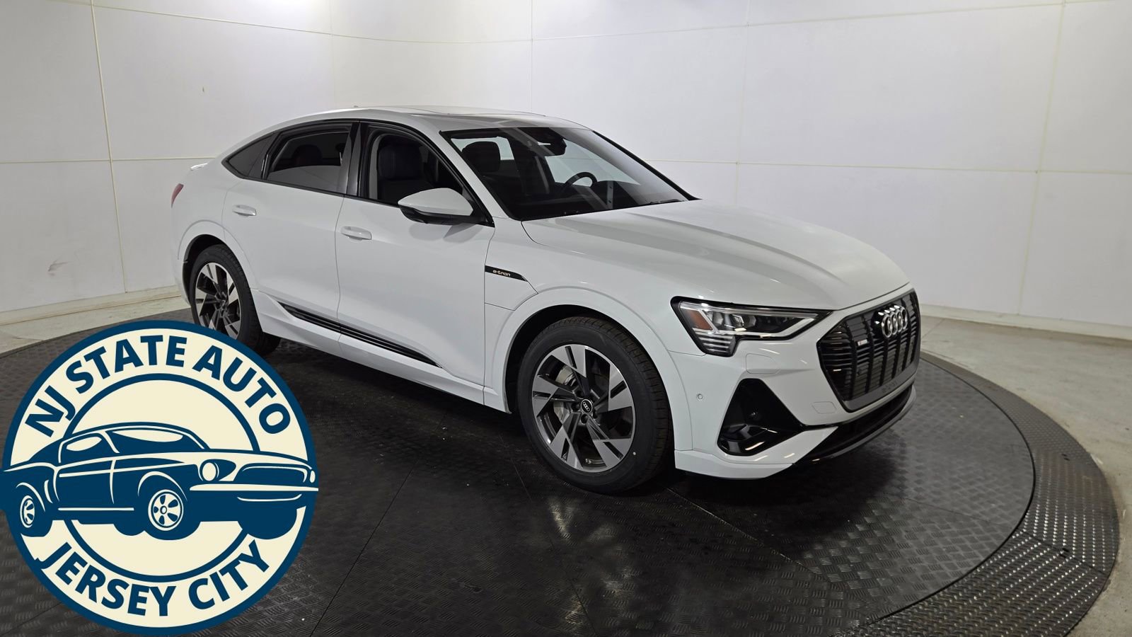 Used 2022 Audi e-tron Premium w/ Convenience Plus Package image 13