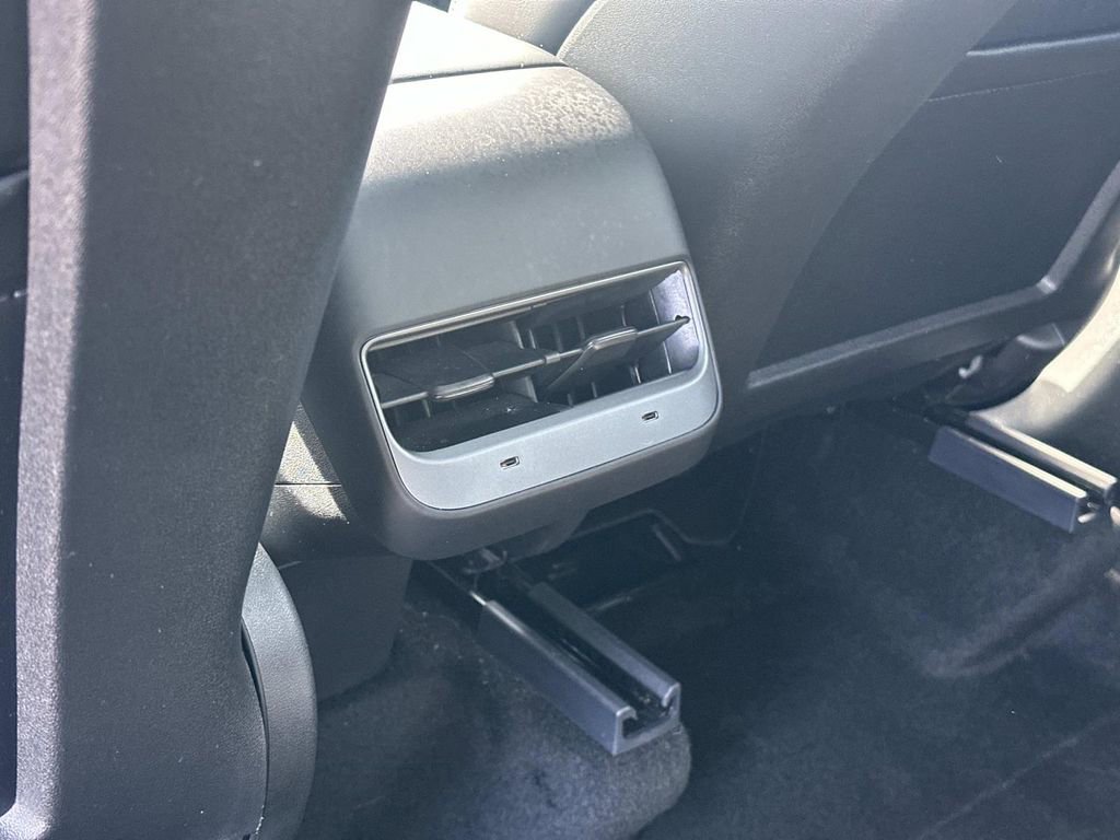 Used 2021 Tesla Model Y Performance image 26