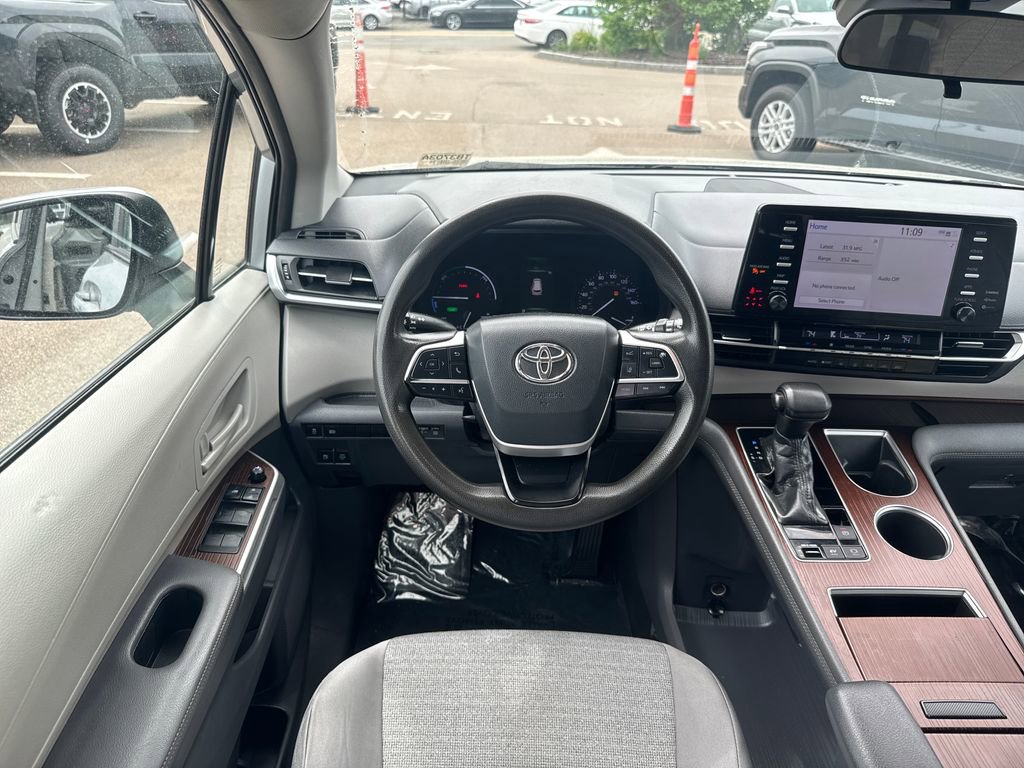 Used 2021 Toyota Sienna LE FWD image 13