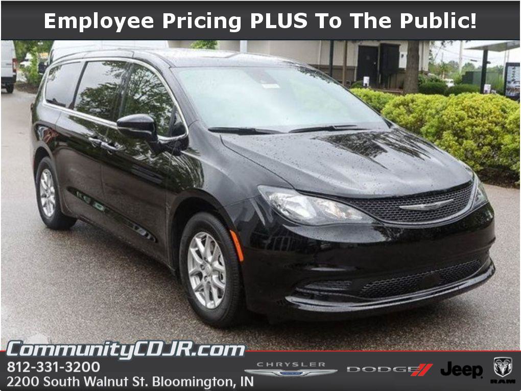 New 2025 Chrysler Voyager LX