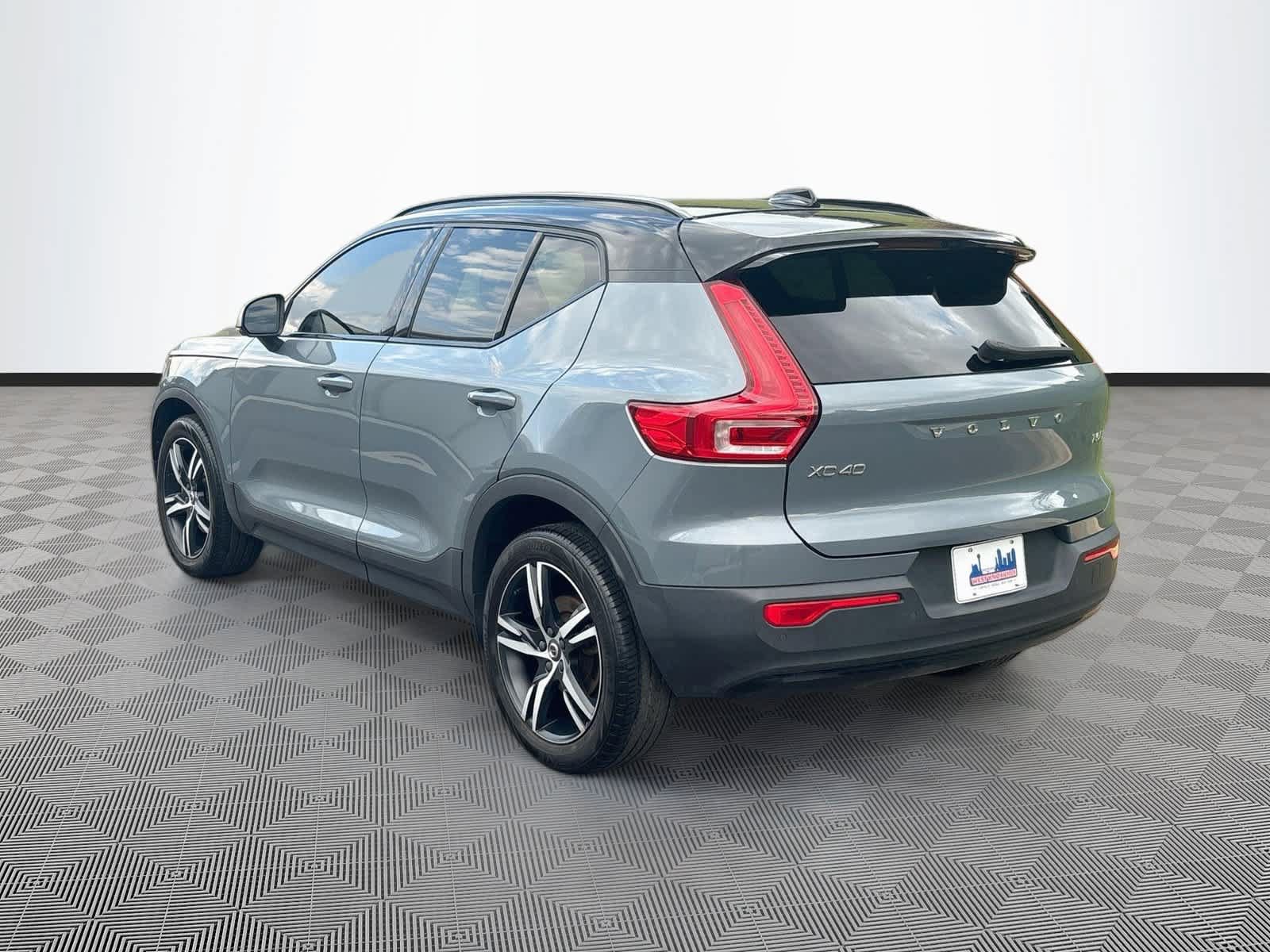 Used 2021 Volvo XC40 T5 R-Design w/ Climate Package AWD/4WD image 7