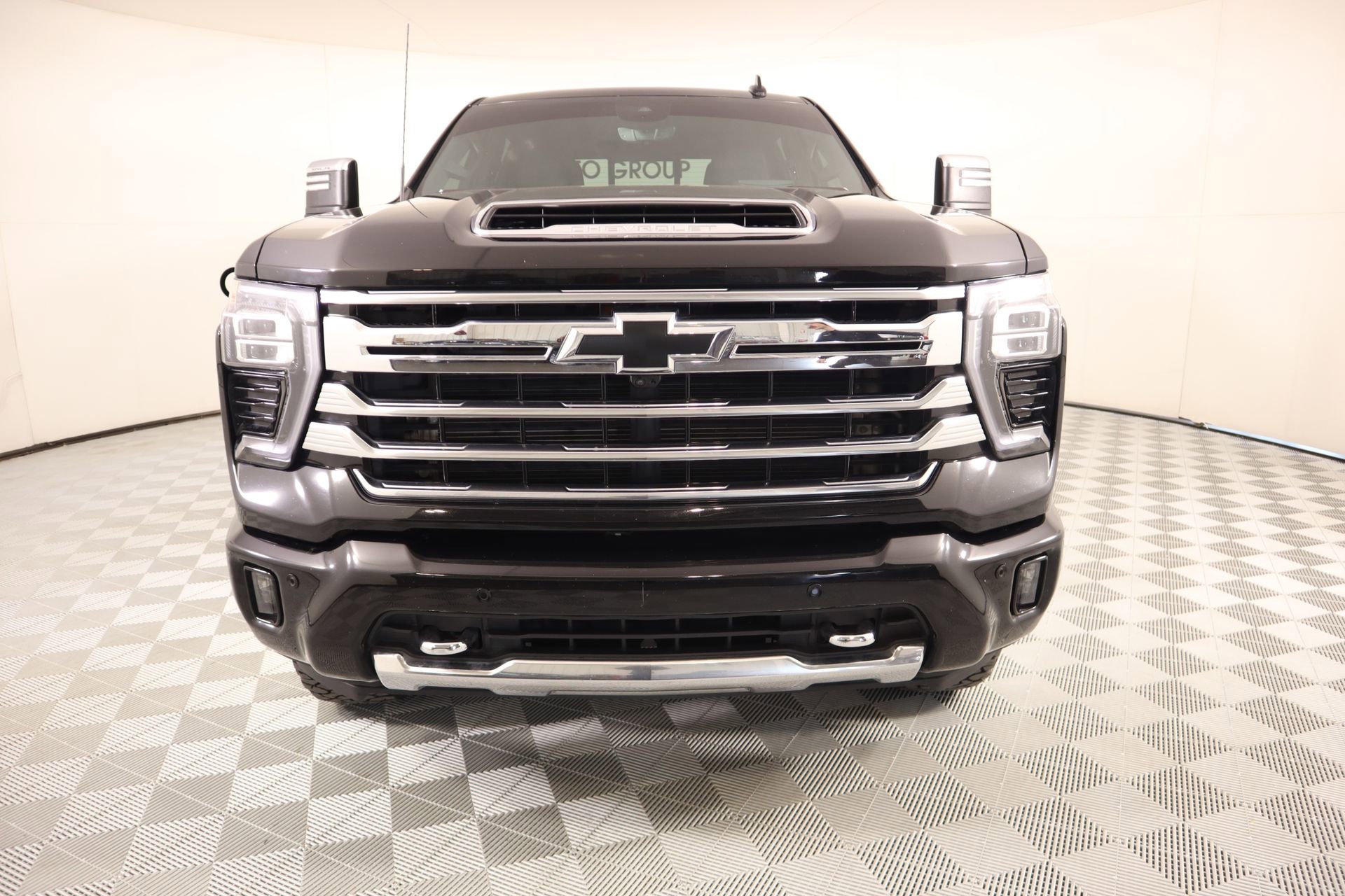 Used 2024 Chevrolet Silverado 2500 High Country w/ Technology Package image 9