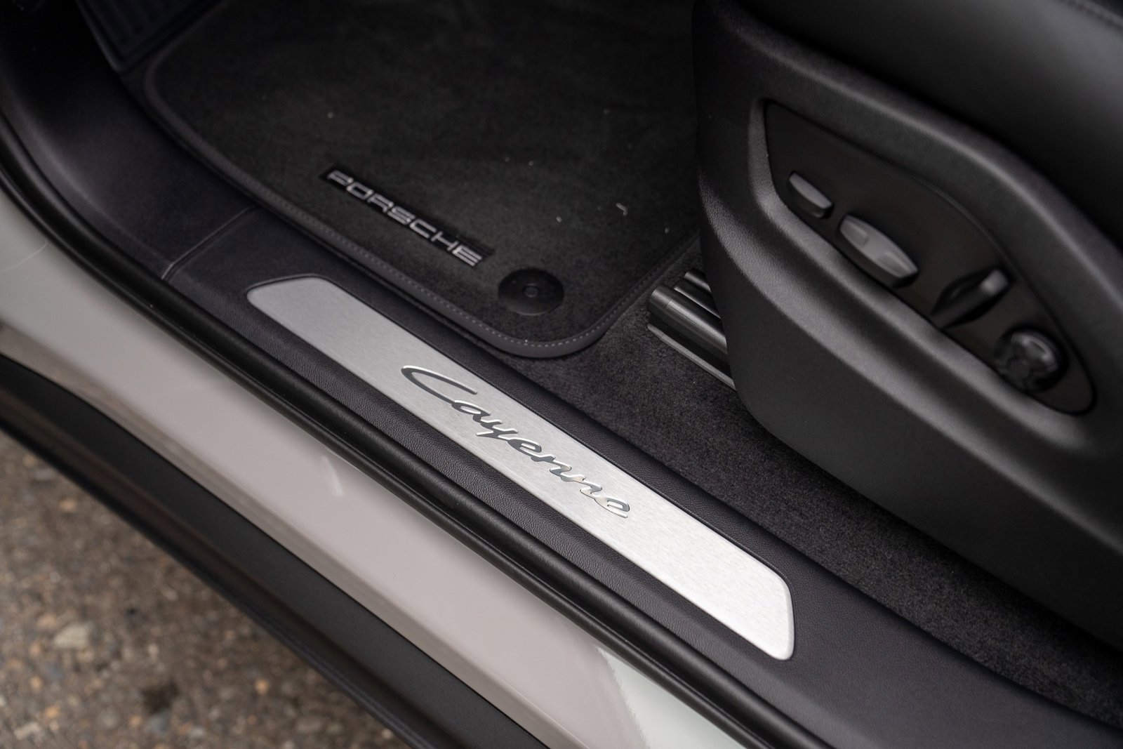 Certified 2026 Porsche Cayenne AWD/4WD image 12