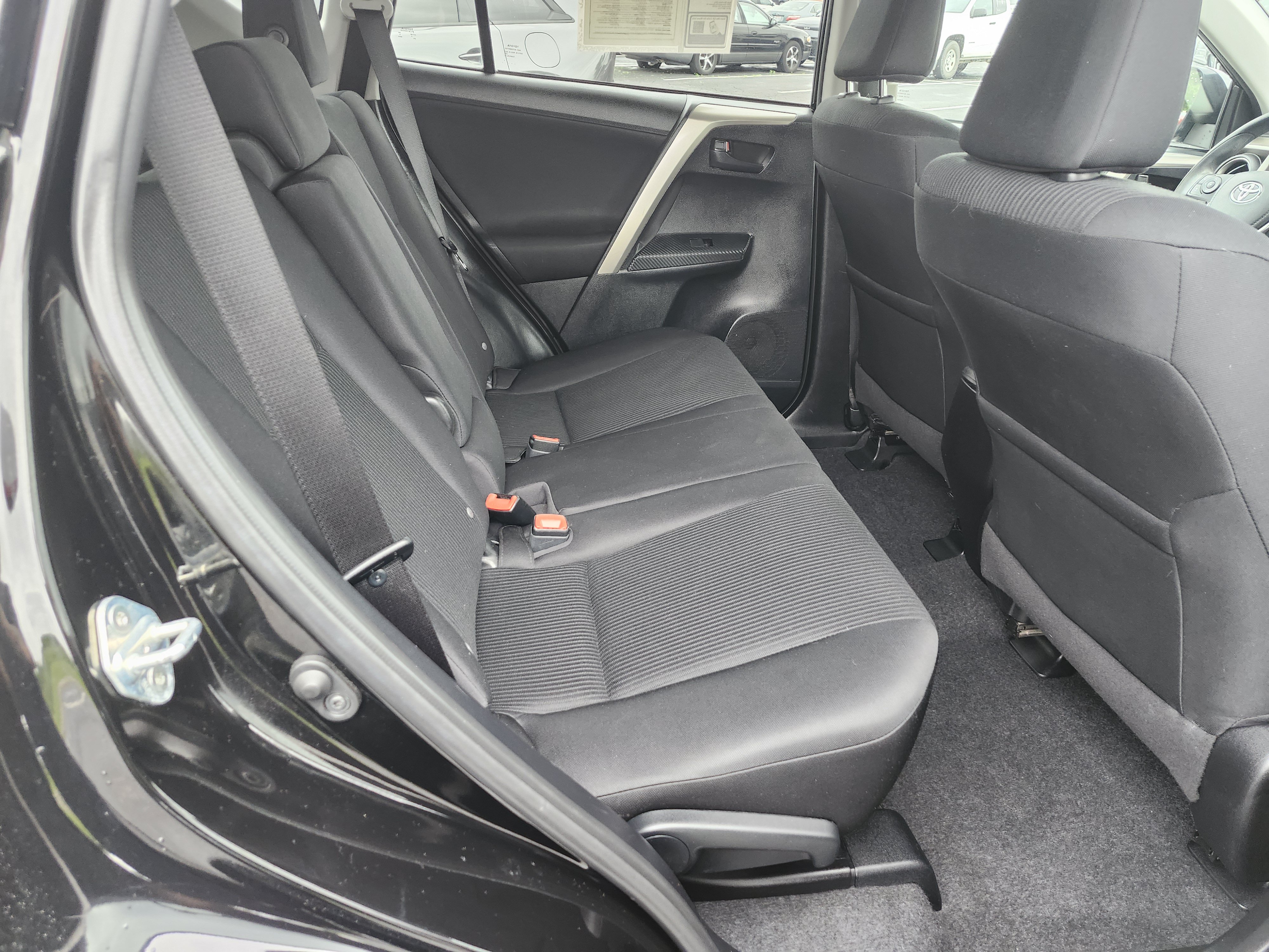 Used 2015 Toyota RAV4 LE FWD image 17