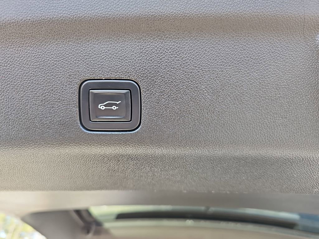 Used 2022 Chevrolet Tahoe LT w/ Luxury Package image 18