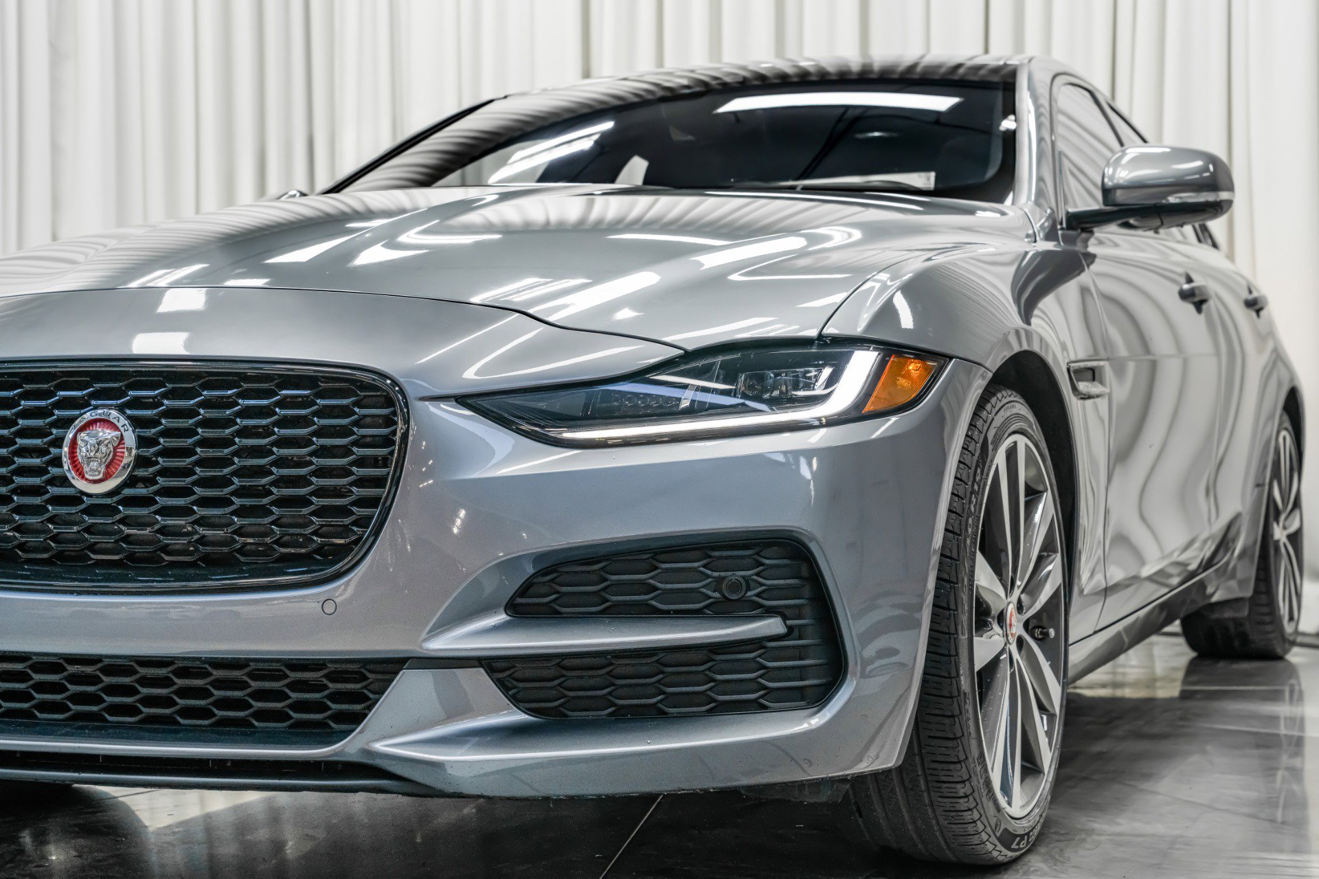 Used 2020 Jaguar XE S image 37